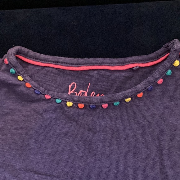 Boden tunic top with edging detail and button shoulder closure - Picture 5 of 6